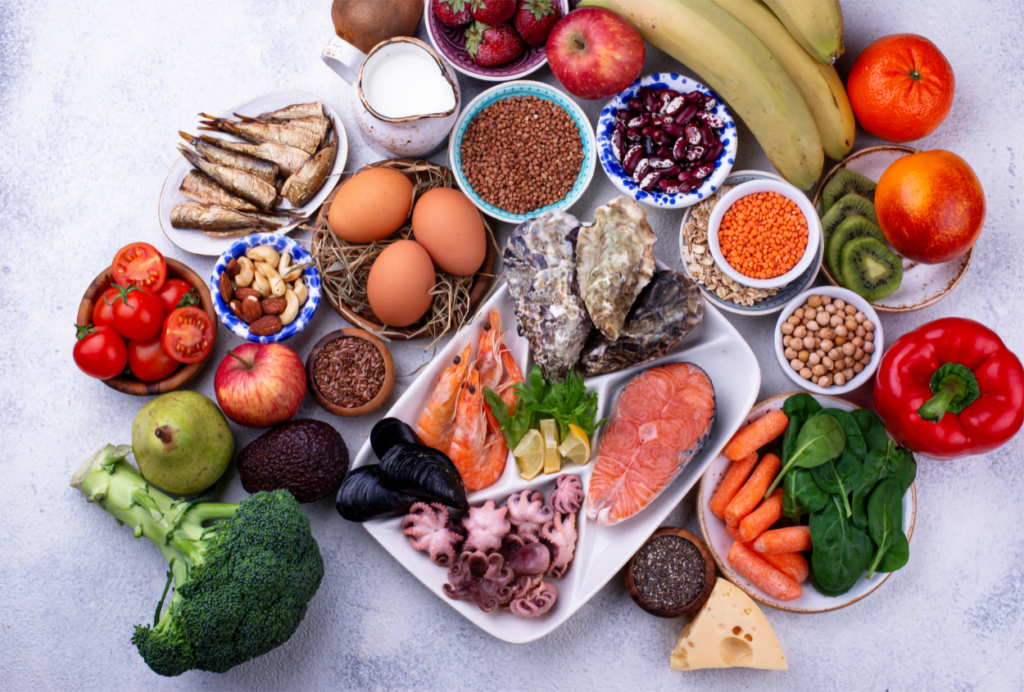 A pleasing buffet of
healthy food choices
including: varieties of
proteins, vegetables, fruits,
legumes and dairy